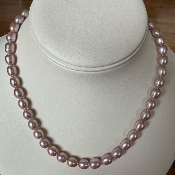 AAA Natural Lavender Cultured Pearl Necklace - 925 Sterling Silver - Picture 3 of 10